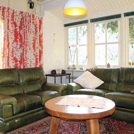 Cosy In With Verandah